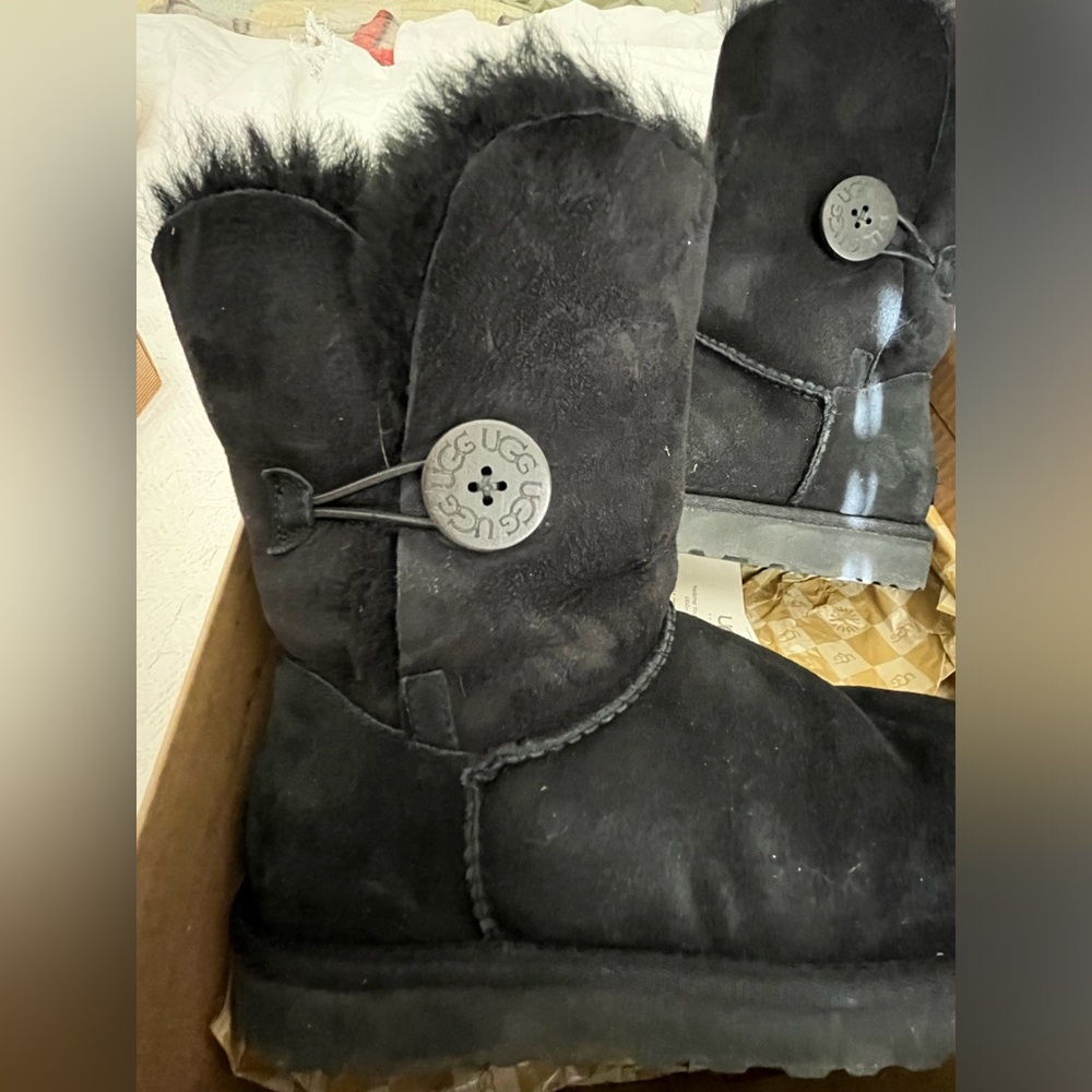 Authentic Ugg Black Bailey Button Short Sheepskin… - image 3